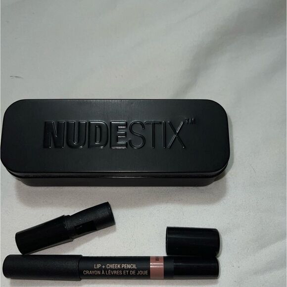 NWT-NUDESTIX
Cream Lip + Cheek Pencil— WHISPER - Picture 12 of 12